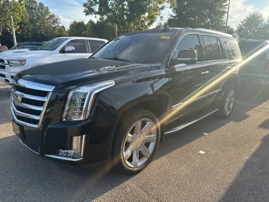 2017 Cadillac Escalade Luxury photo 1