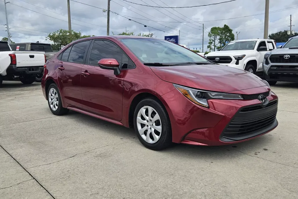 2023 Toyota Corolla LE photo 1