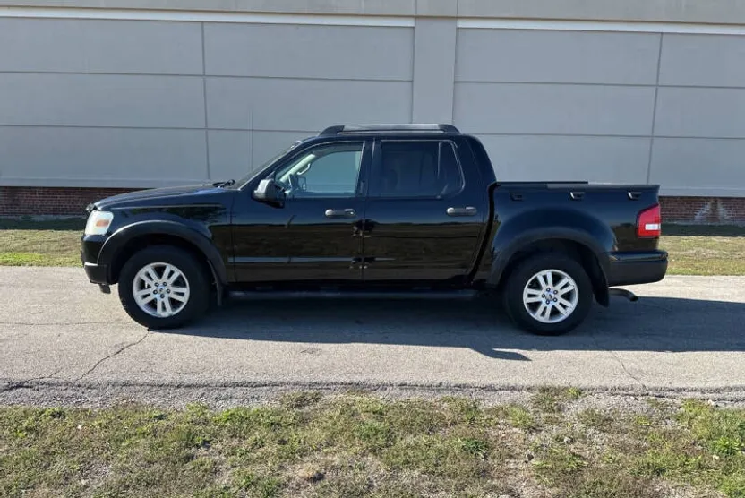 2008 Ford Explorer Sport Trac XLT photo 1