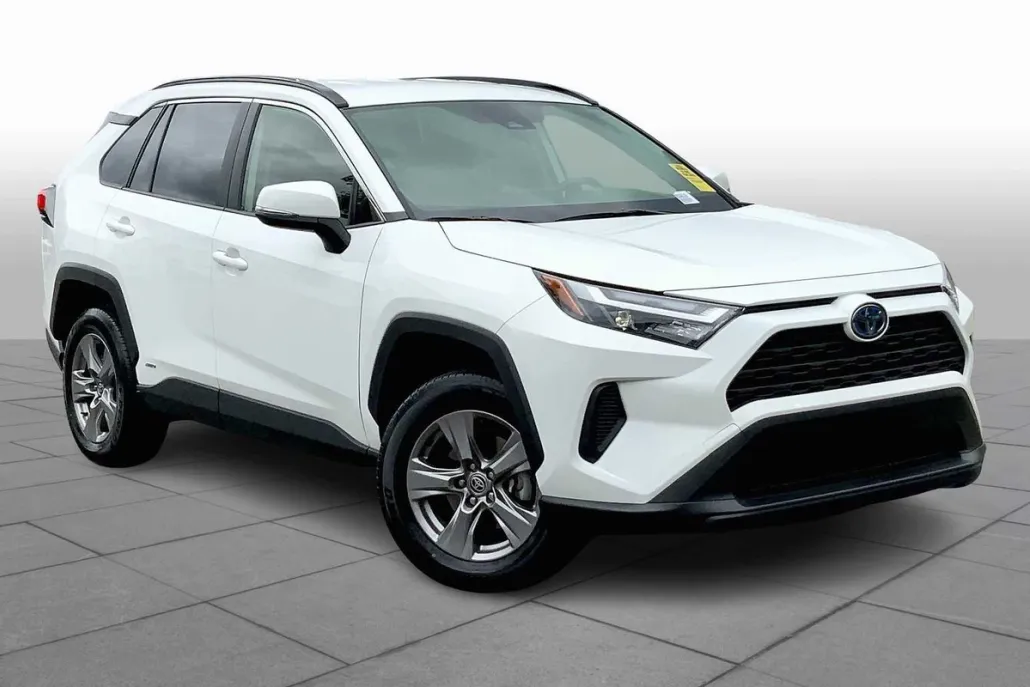 2024 Toyota RAV4 Hybrid XLE photo 1