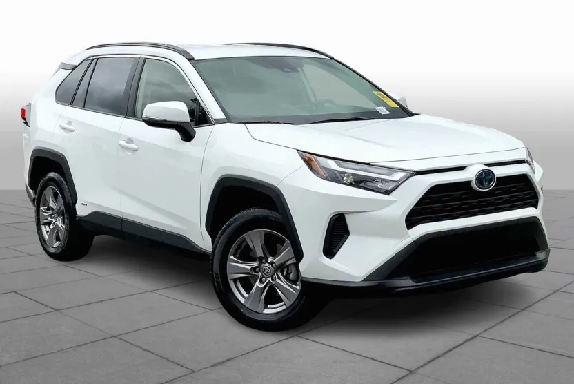 2024 Toyota RAV4 Hybrid XLE photo 1