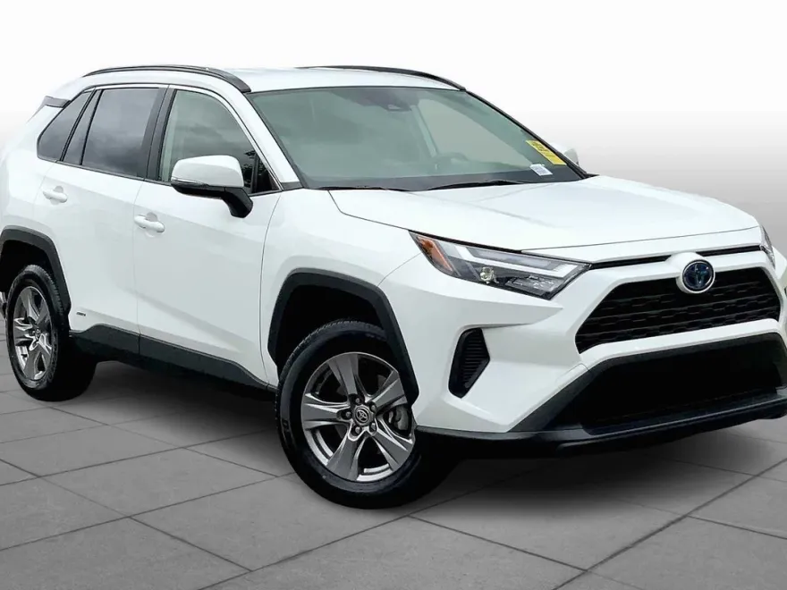 2024 Toyota RAV4 Hybrid XLE photo 1