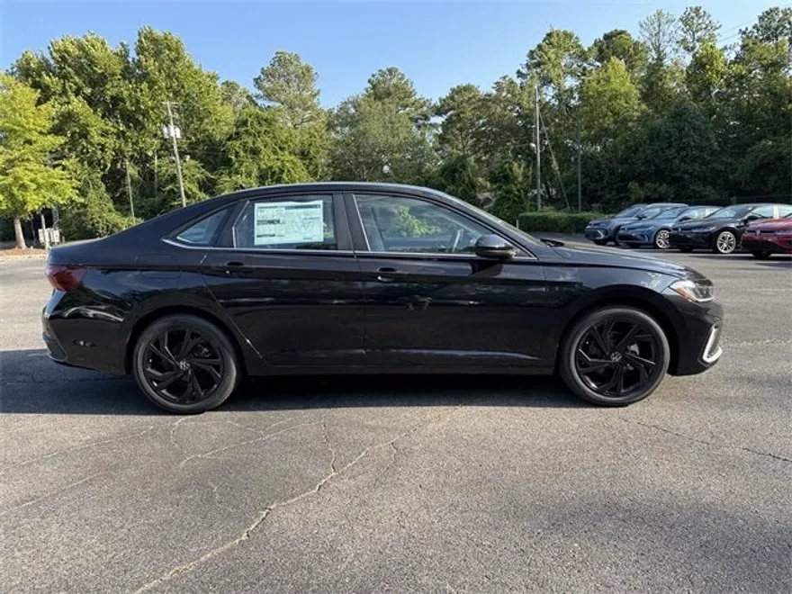 2025 Volkswagen Jetta 1.5T SE photo 1