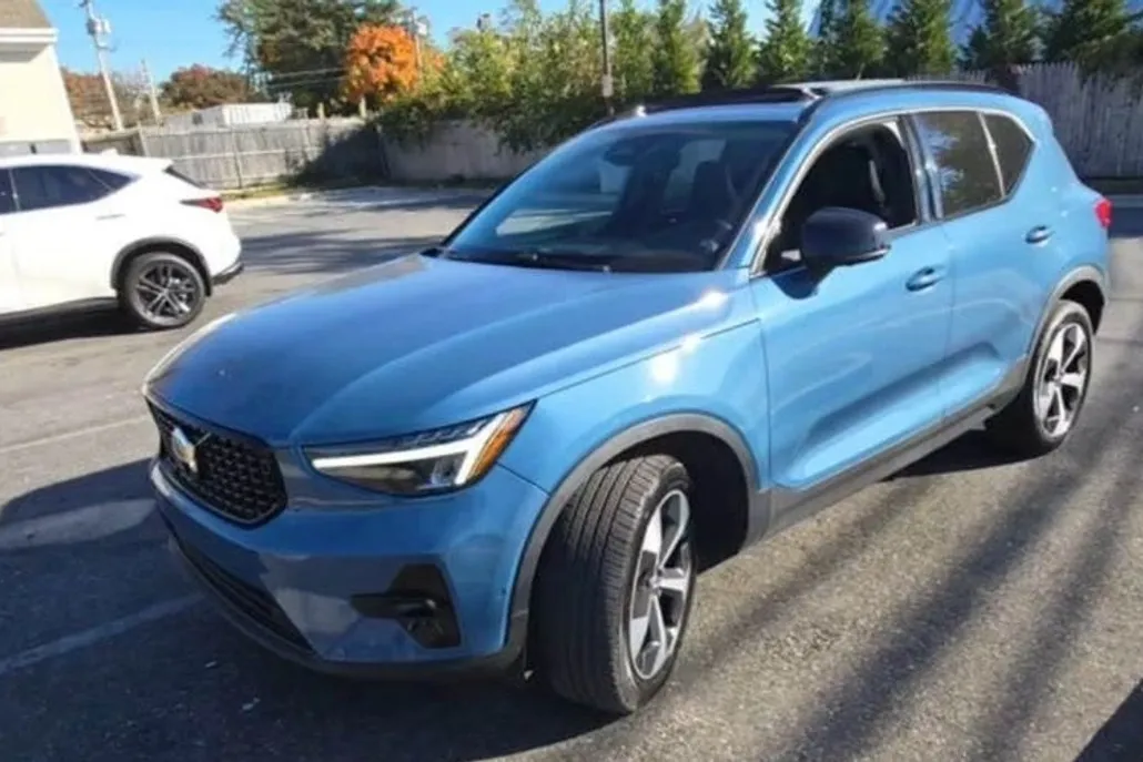 2025 Nissan Pathfinder SV photo 1
