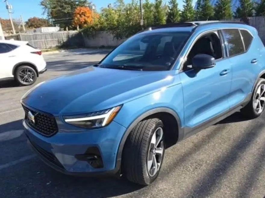 2025 Nissan Pathfinder SV photo 1