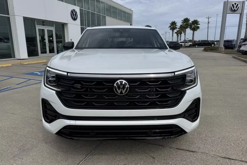 2026 Volkswagen Atlas Cross Sport SEL R-Line photo 1