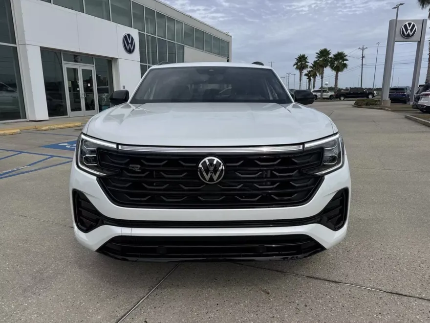 2026 Volkswagen Atlas Cross Sport SEL R-Line photo 1