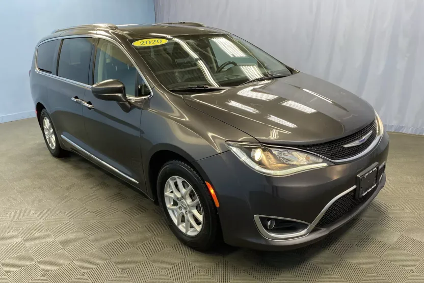 2020 Chrysler Pacifica Touring L photo 1