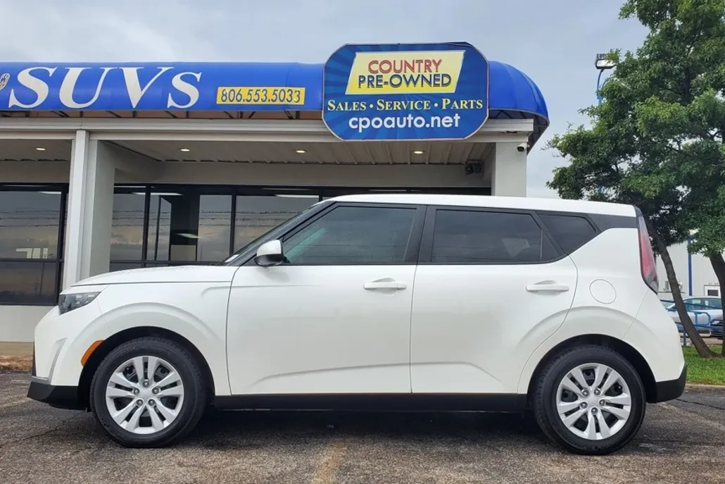 2023 Kia Soul LX photo 1