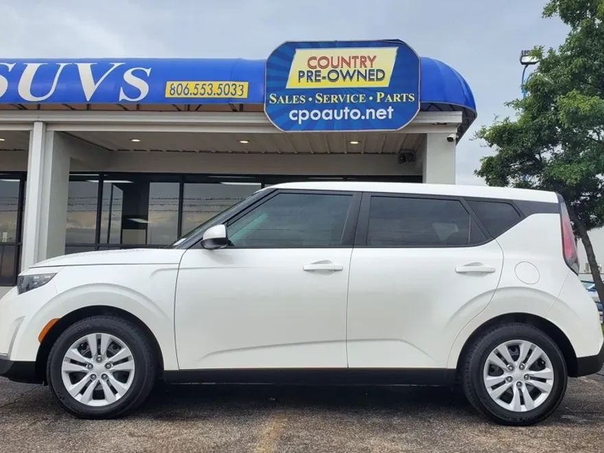 2023 Kia Soul LX photo 1