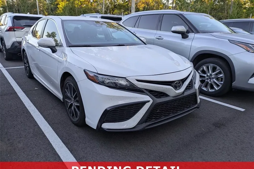 2023 Toyota Camry SE photo 1