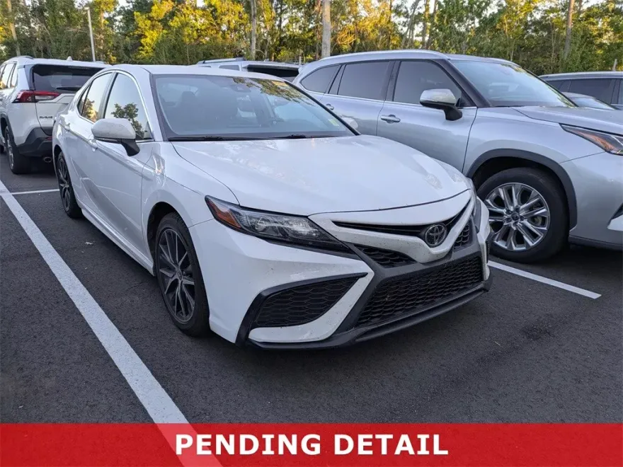 2023 Toyota Camry SE photo 1