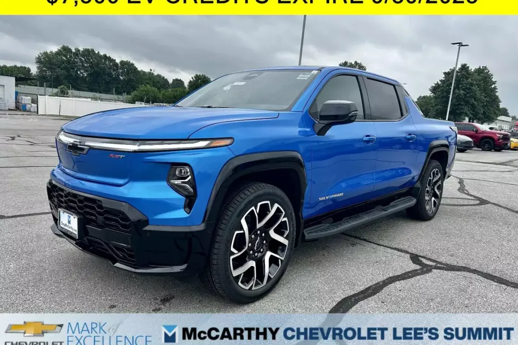 2025 Chevrolet Silverado EV RST photo 1
