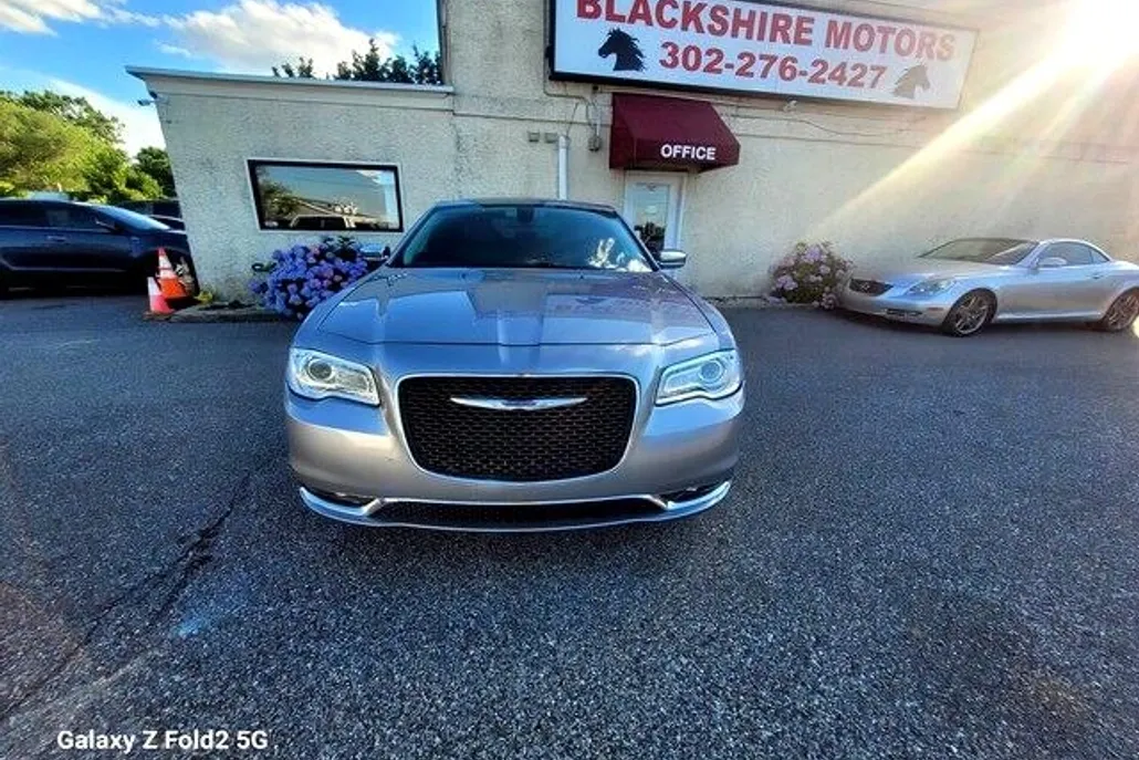 2018 Chrysler 300 Limited photo 1