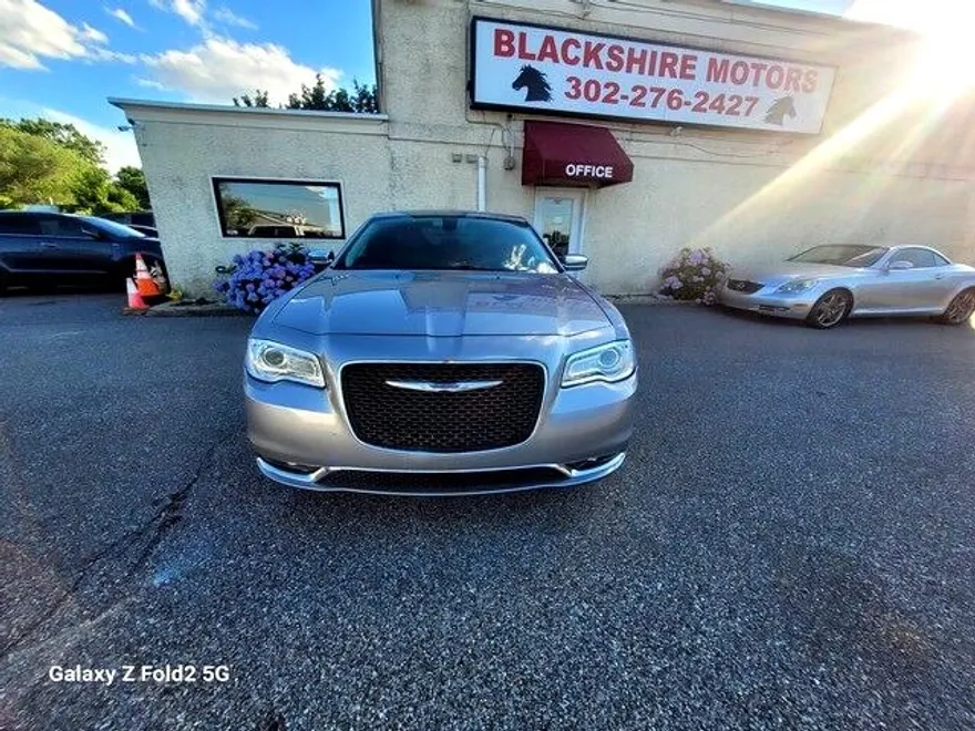 2018 Chrysler 300 Limited photo 1