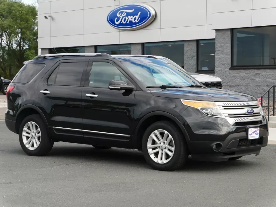 2015 Ford Explorer XLT photo 1
