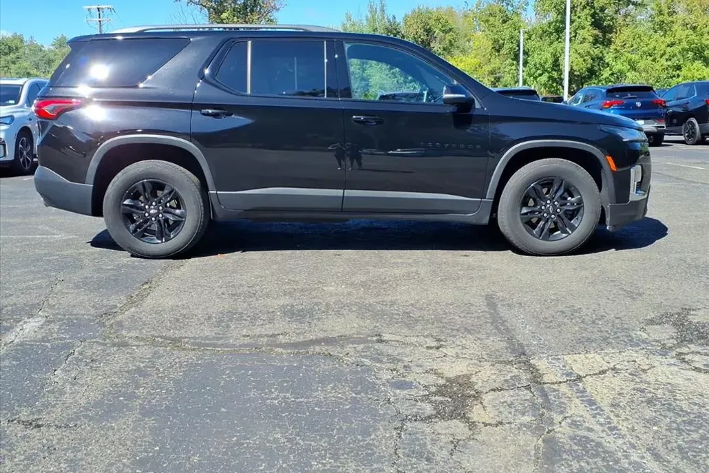 2024 Chevrolet Traverse Cloth photo 1