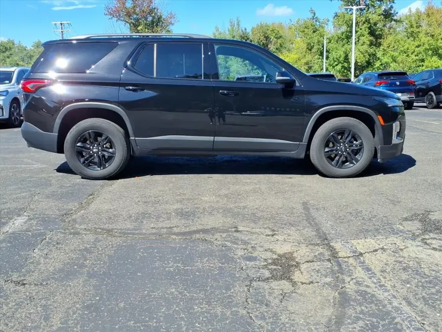 2024 Chevrolet Traverse Cloth photo 1