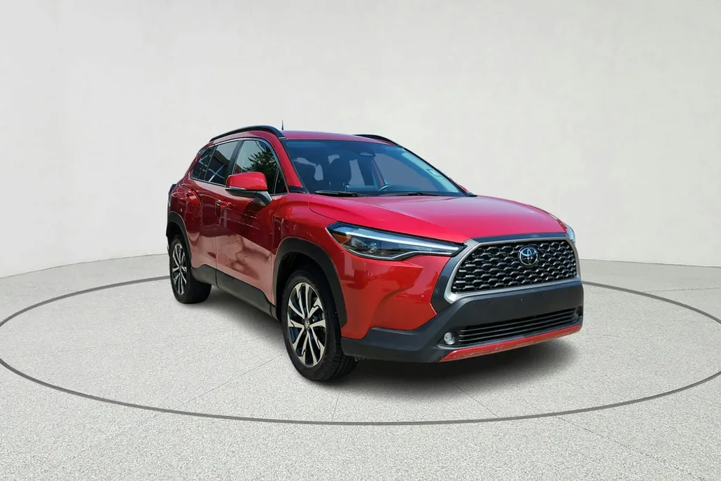 2023 Toyota Corolla Cross XLE photo 1