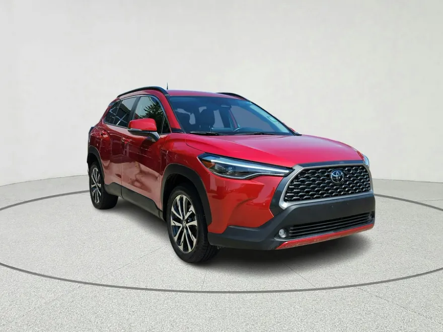 2023 Toyota Corolla Cross XLE photo 1
