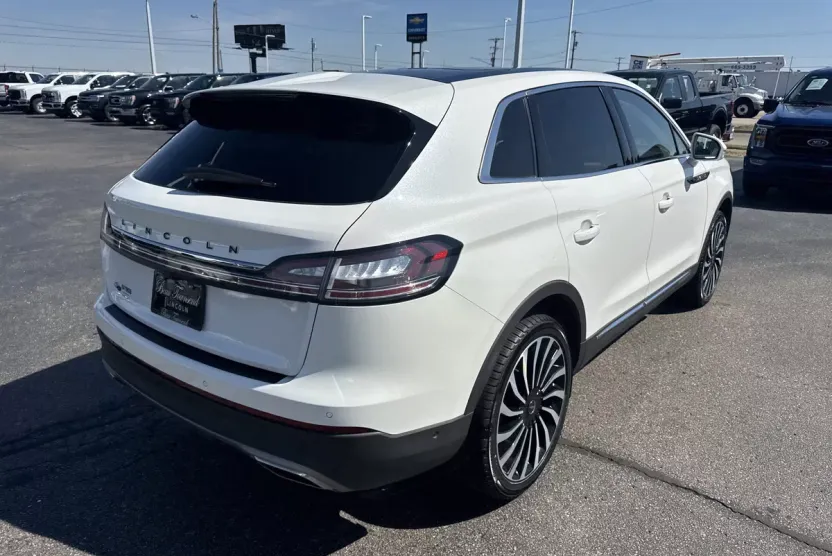 2022 Lincoln Nautilus Black Label photo 1