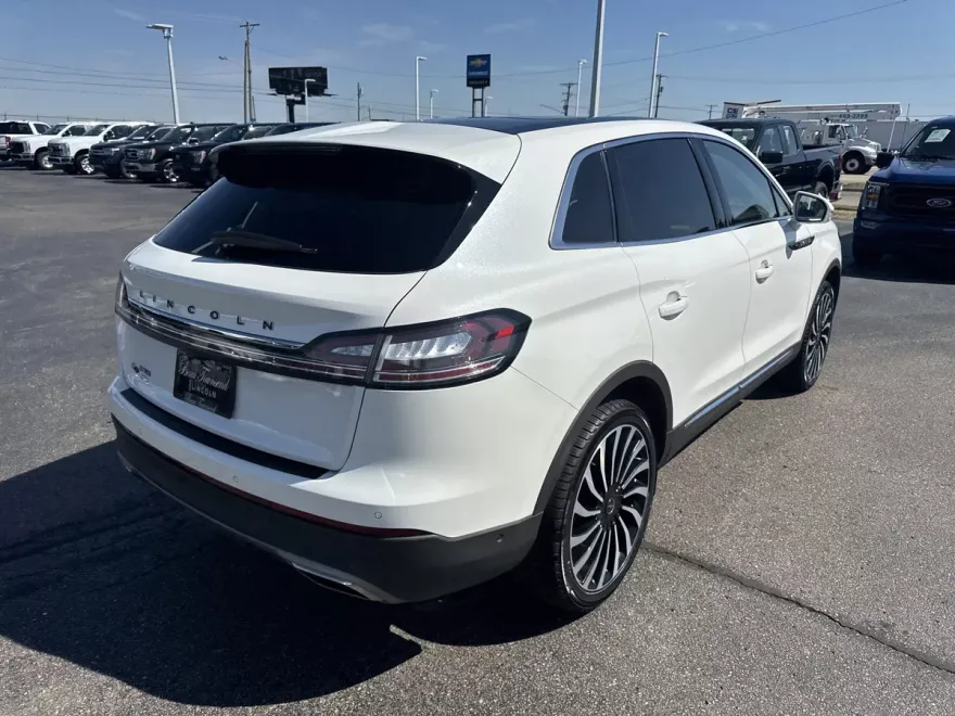 2022 Lincoln Nautilus Black Label photo 1