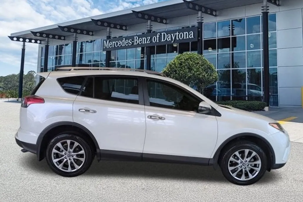 2016 Toyota RAV4 Limited photo 1
