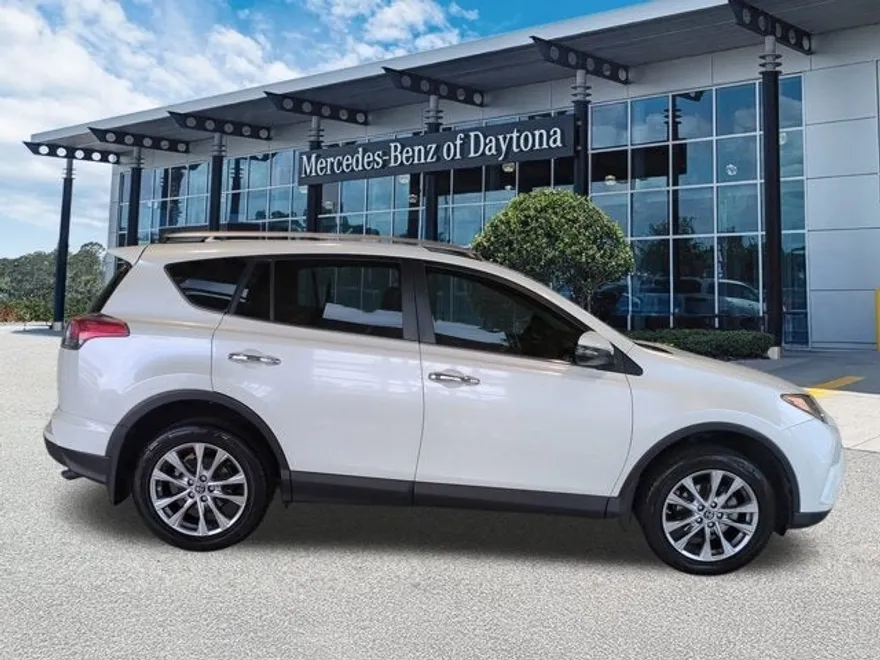 2016 Toyota RAV4 Limited photo 1
