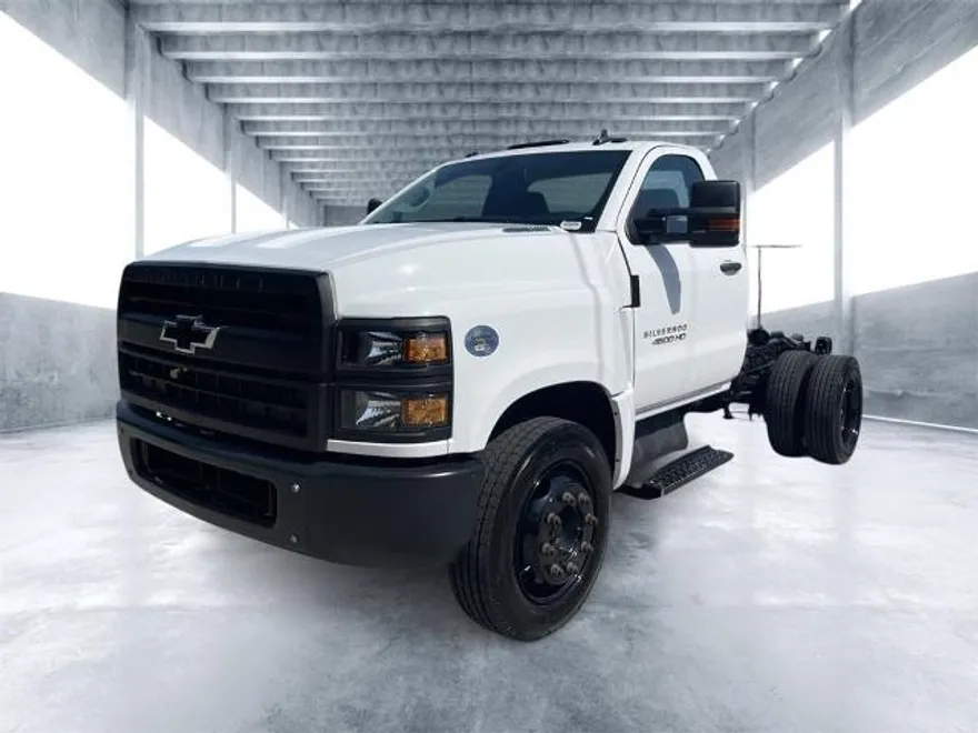 2023 Chevrolet Silverado 4500HD LT photo 1