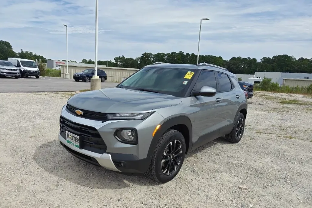 2023 Chevrolet Trailblazer LT photo 1