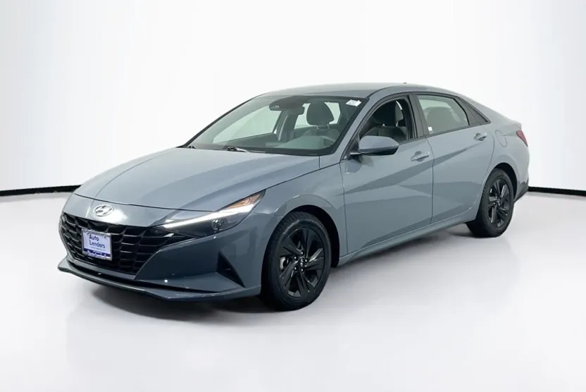 2023 Hyundai Elantra SEL photo 1