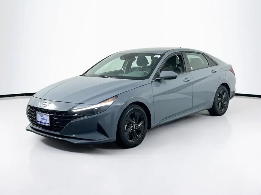 2023 Hyundai Elantra SEL photo 1