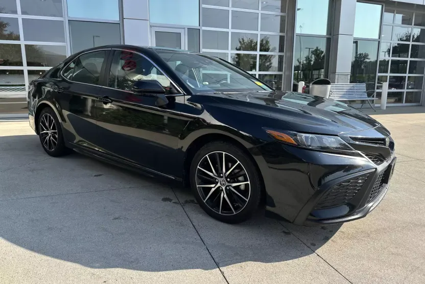 2024 Toyota Camry SE photo 1