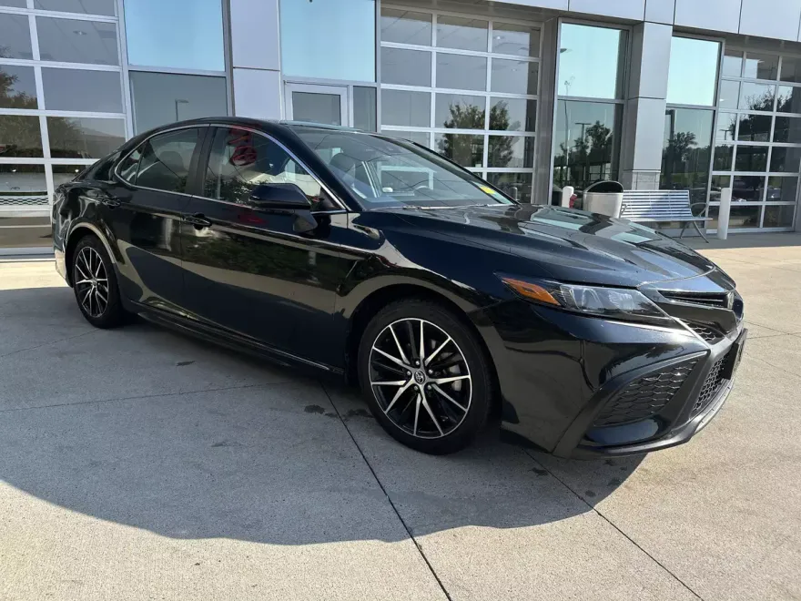 2024 Toyota Camry SE photo 1