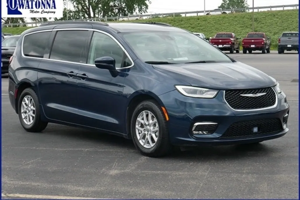2022 Chrysler Pacifica Touring L photo 1