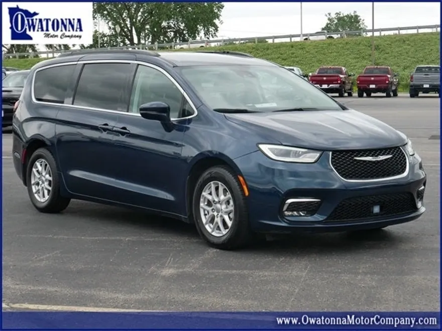 2022 Chrysler Pacifica Touring L photo 1