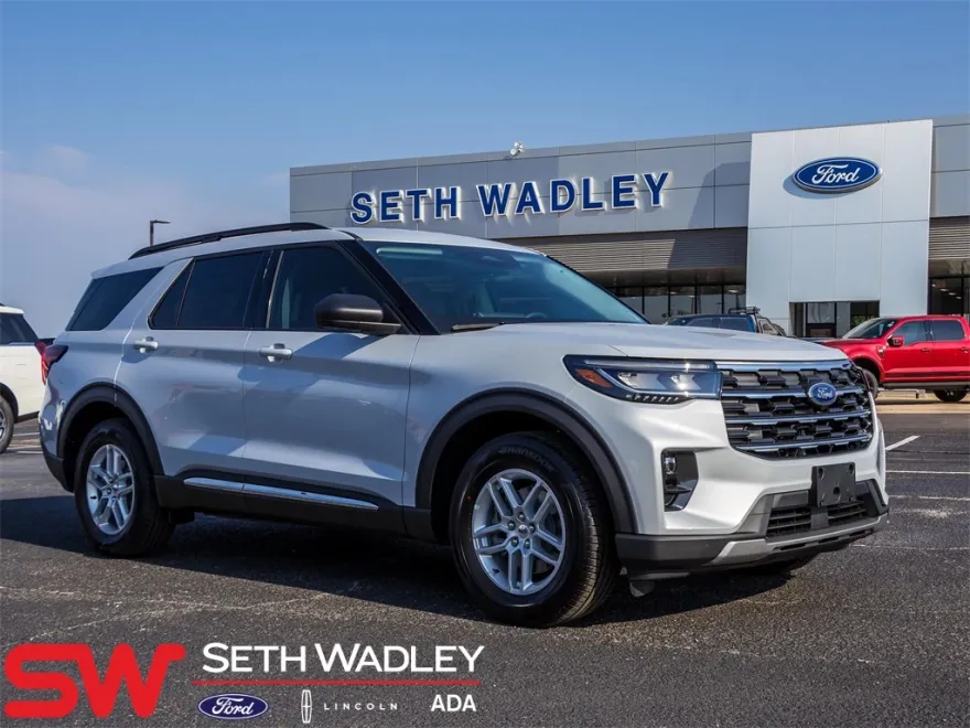 2025 Ford Explorer photo 1