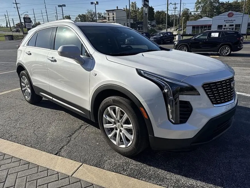 2023 Cadillac XT4 Luxury photo 1