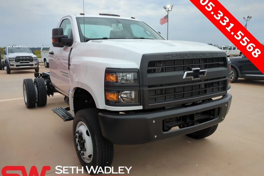 2025 Chevrolet Silverado 5500HD Work Truck photo 1