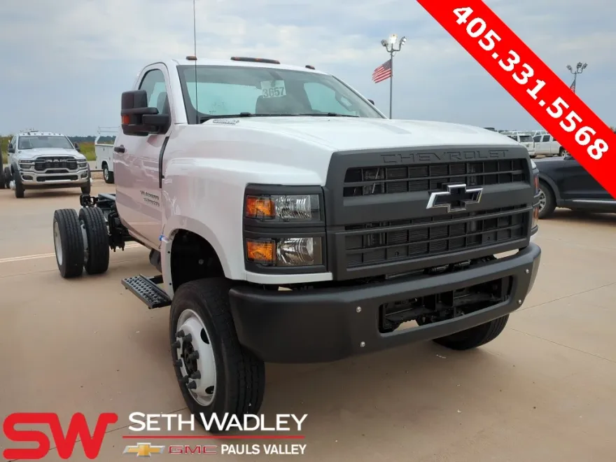 2025 Chevrolet Silverado 5500HD Work Truck photo 1