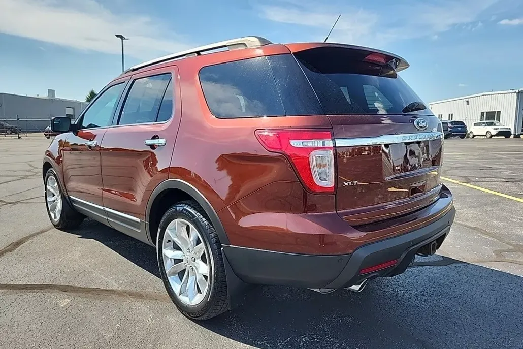 2015 Ford Explorer XLT photo 1