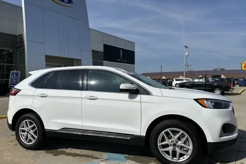 2023 Ford Edge Titanium photo 2