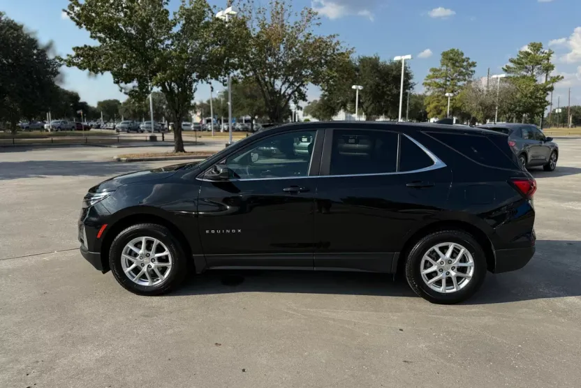 2022 Chevrolet Equinox LT photo 1