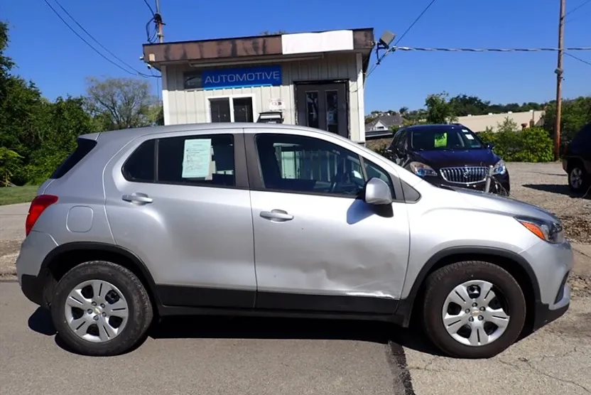 2017 Chevrolet Trax LS photo 1