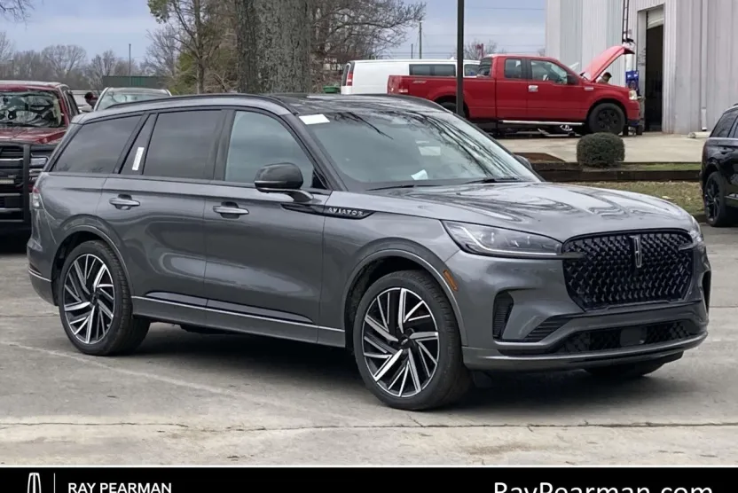 2025 Lincoln Aviator Black Label photo 1