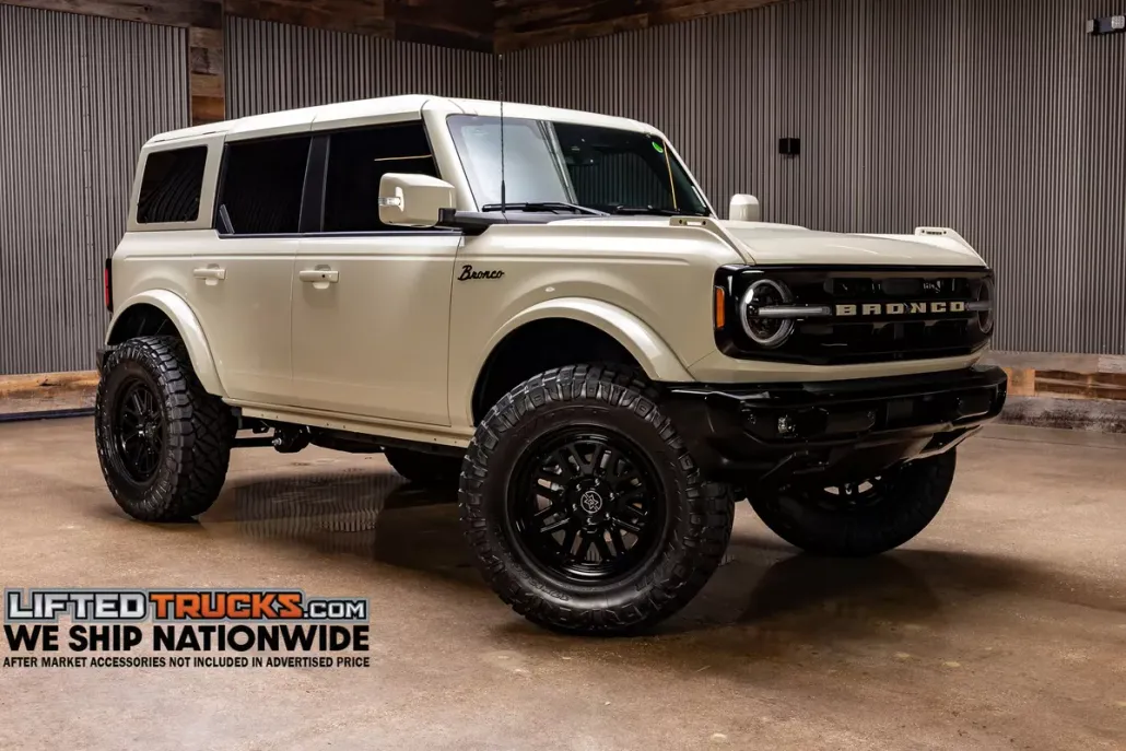 2025 Ford Bronco Outer Banks photo 1
