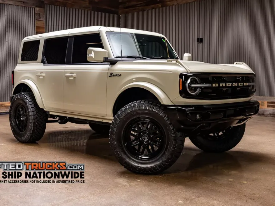 2025 Ford Bronco Outer Banks photo 1