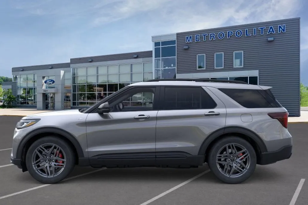 2025 Ford Explorer ST-Line photo 1