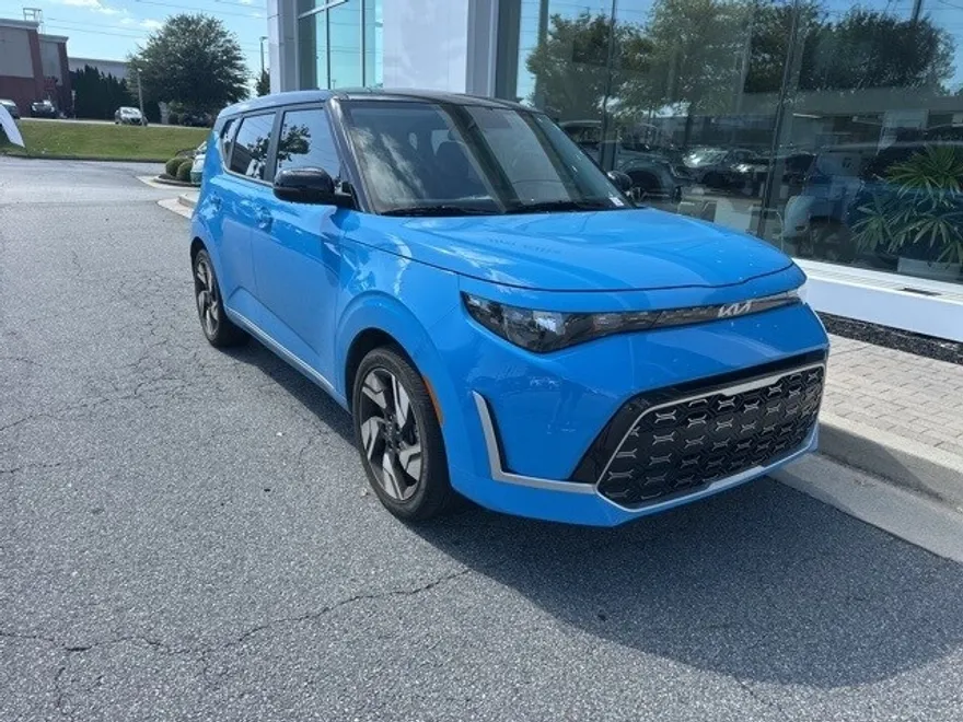 2023 Kia Soul GT-Line photo 1