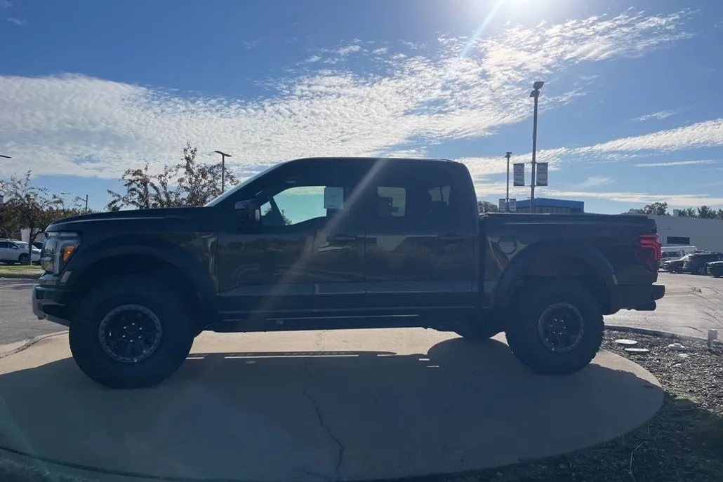 2025 Ford F-150 Raptor photo 1
